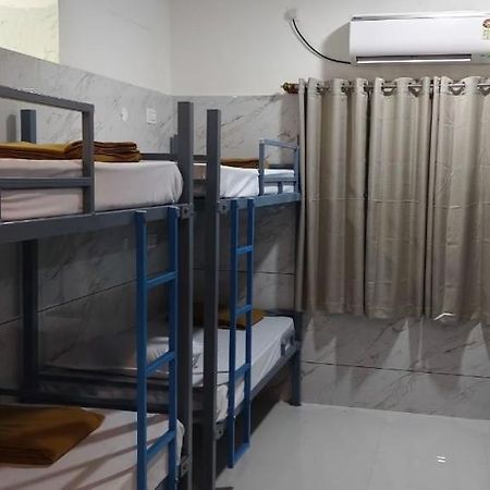V R S Luxury Ac Dormitory Mysore Exterior photo