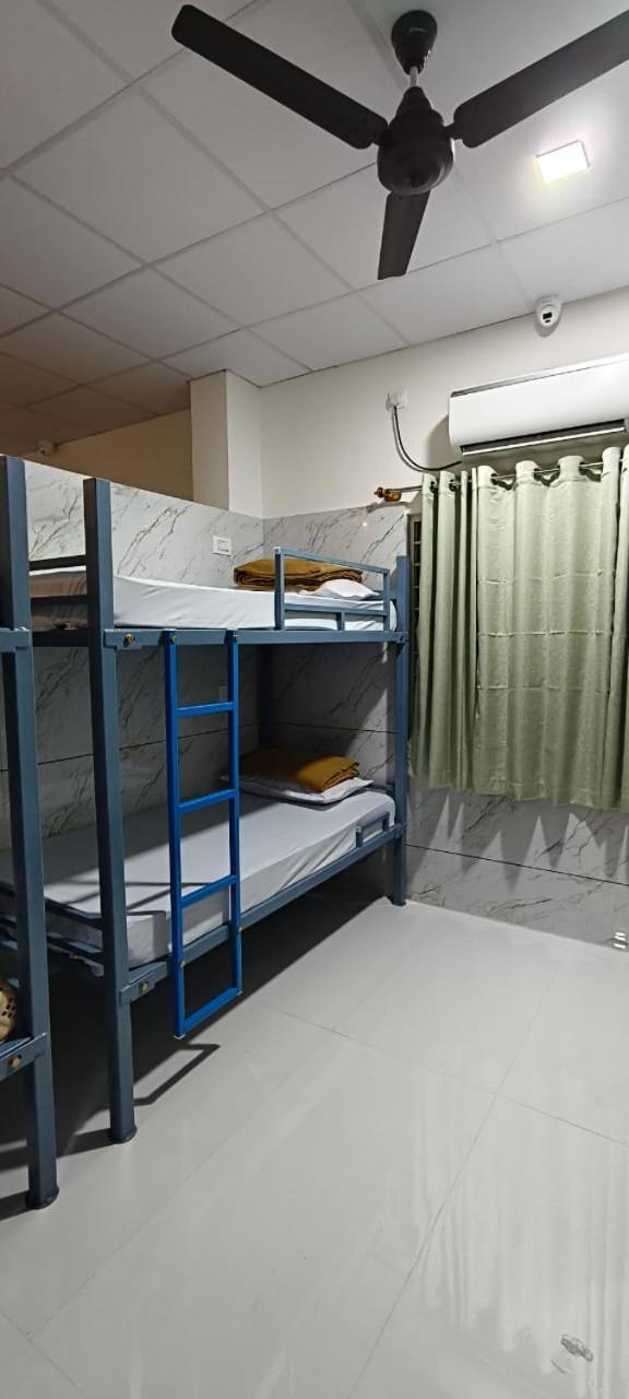 V R S Luxury Ac Dormitory Mysore Exterior photo