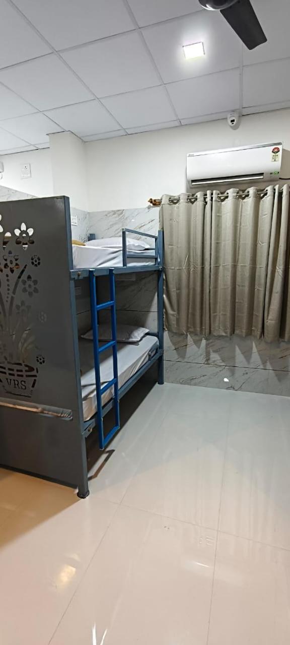 V R S Luxury Ac Dormitory Mysore Exterior photo
