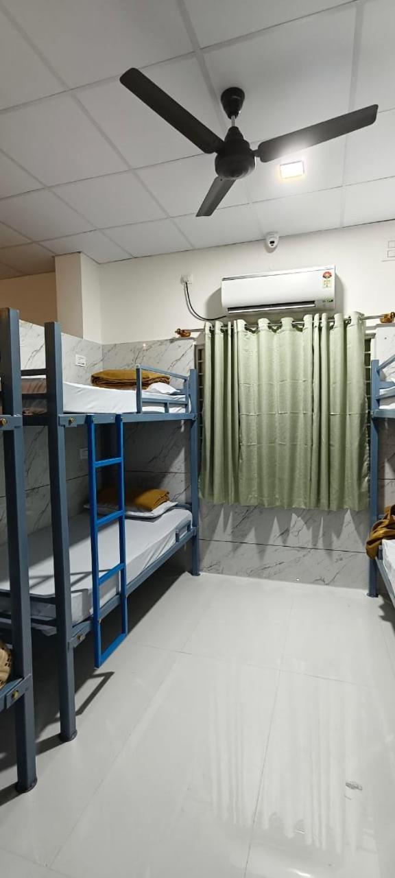 V R S Luxury Ac Dormitory Mysore Exterior photo