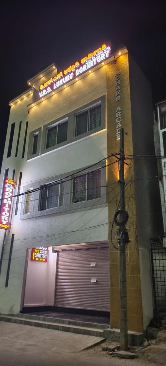 V R S Luxury Ac Dormitory Mysore Exterior photo