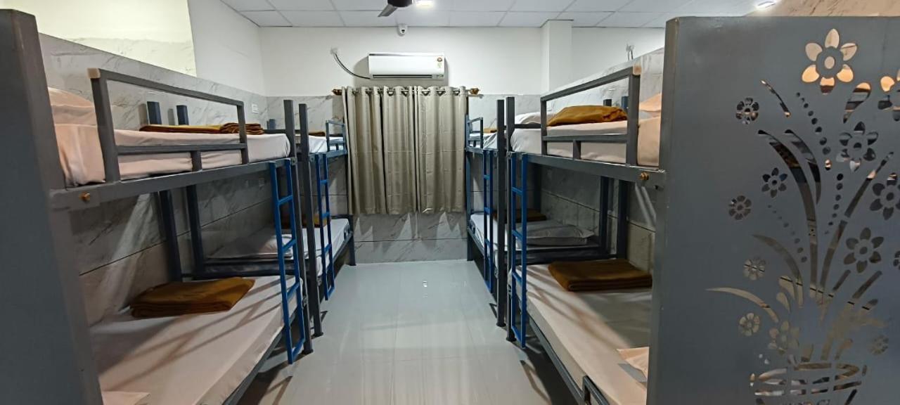 V R S Luxury Ac Dormitory Mysore Exterior photo